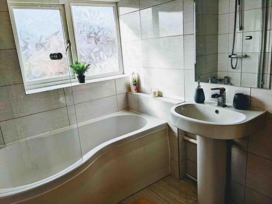 Hidden Gem !Stunning 3 Bedroom Home In Sheffield Handsworth Luaran gambar